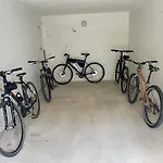 Bonita & Garage *