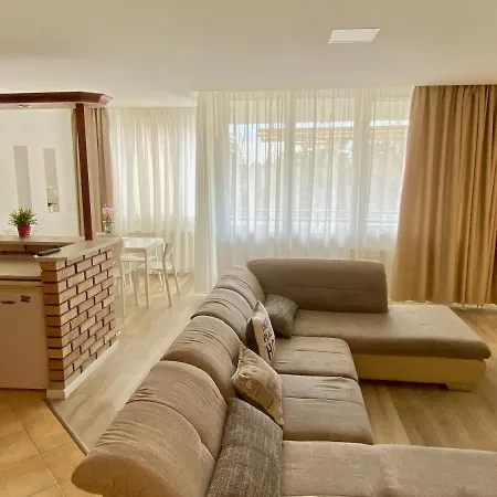 דירה Bonita & Garage באלאטונפורד