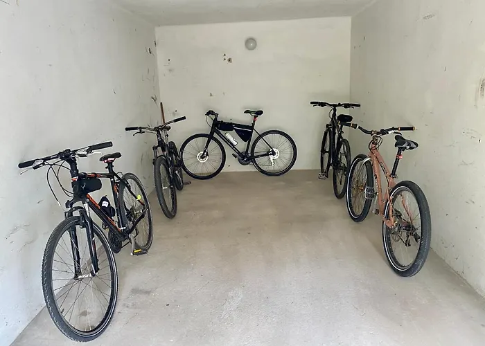 Bonita & Garage *